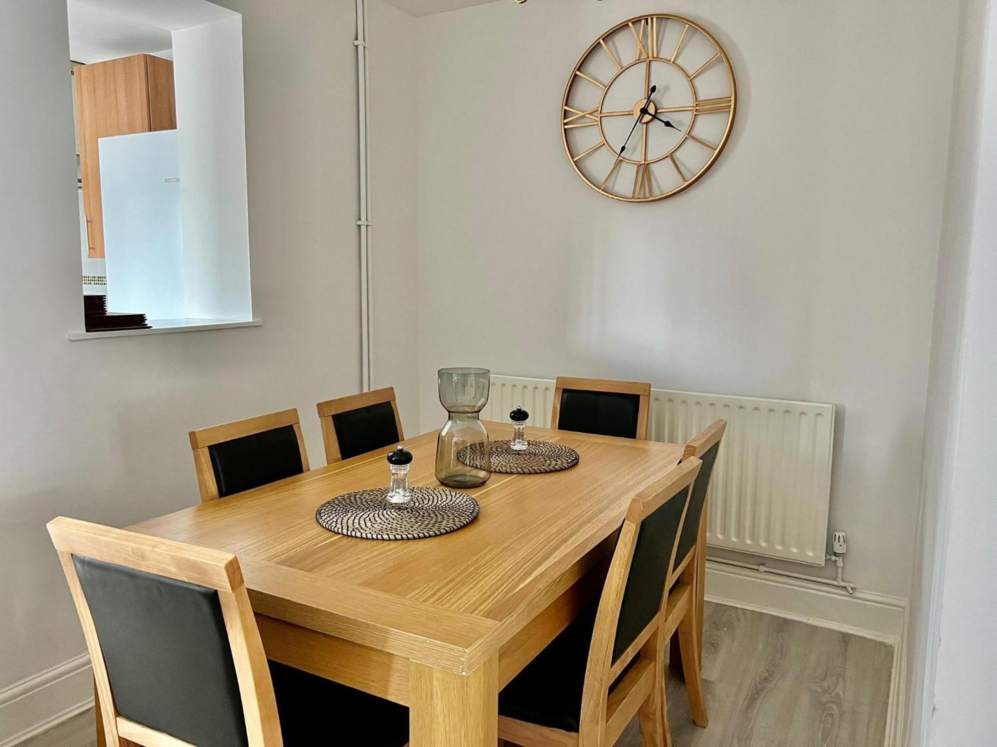 Executive 3 Bedroom Port Talbot Town Centre Margam Sleeps 7 Exterior photo