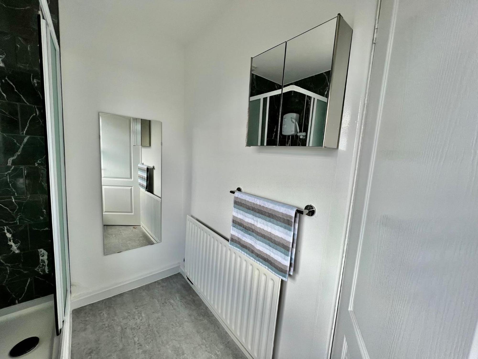 Executive 3 Bedroom Port Talbot Town Centre Margam Sleeps 7 Exterior photo